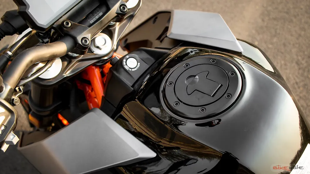 KTM 390 Duke [2021] Fuel Tank Image BikeWale