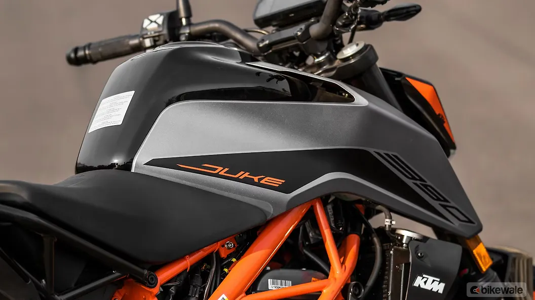 KTM 390 Duke [2021] Fuel Tank Image BikeWale
