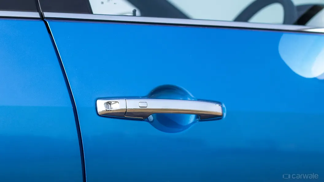 Magnite Front Door Handle Image, Magnite Photos in India - CarWale