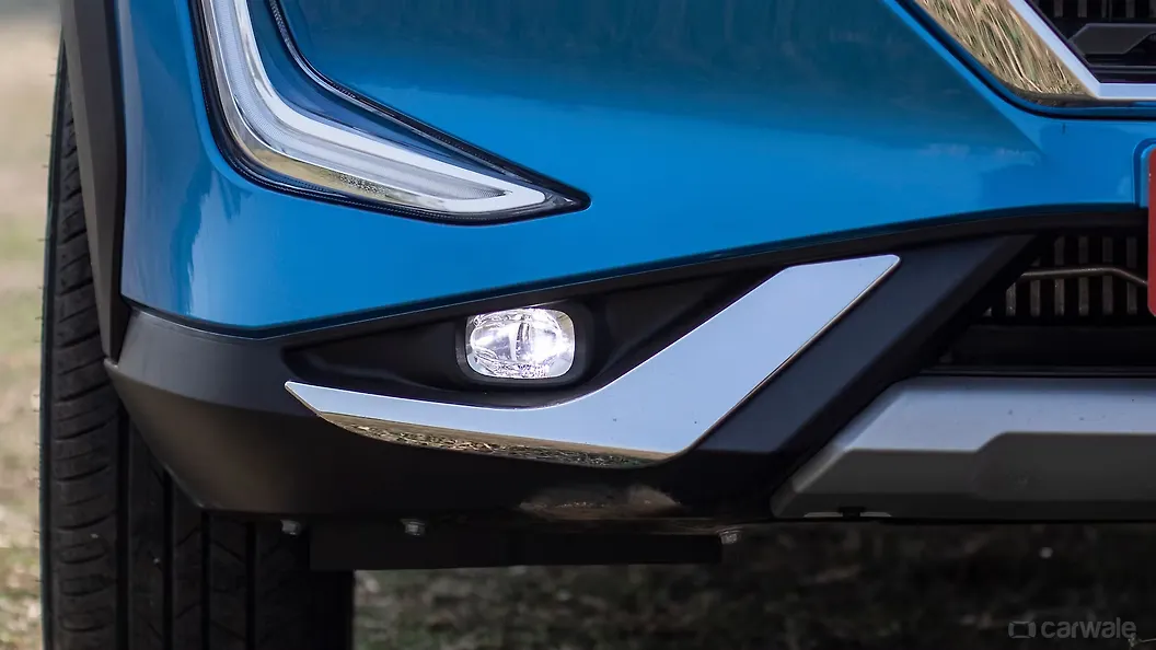 Magnite Front Fog Lamp Image, Magnite Photos in India CarWale