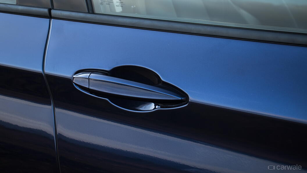 X1 Door Handles Image, X1 Photos in India - CarWale