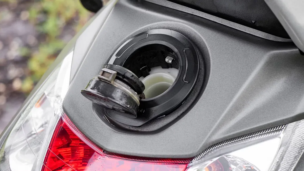 Top 104+ images yamaha fascino petrol tank cap In.thptnganamst.edu.vn