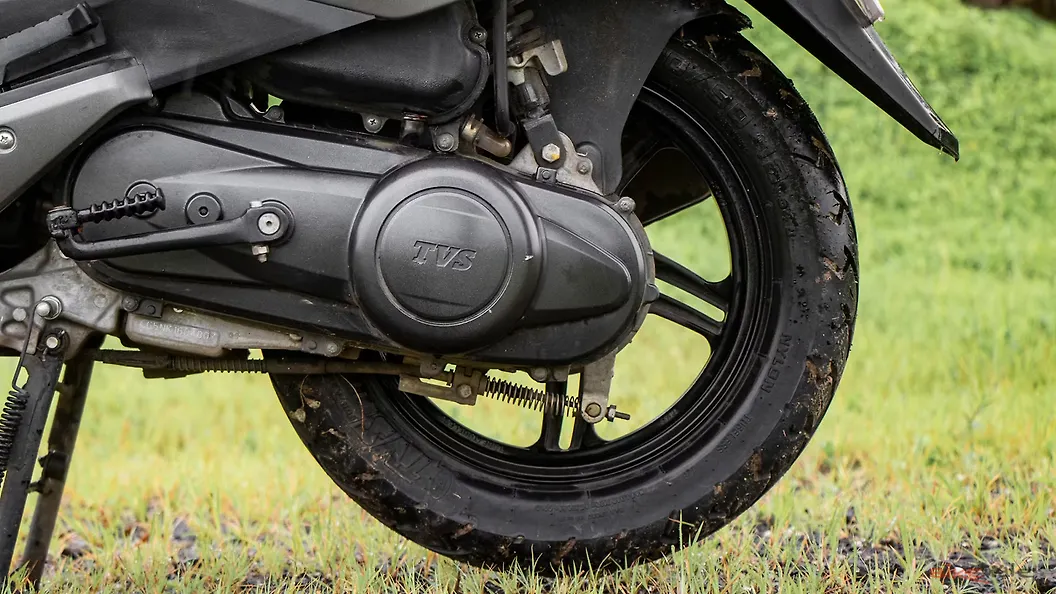 TVS Jupiter Right Side Body Panel Image – BikeWale