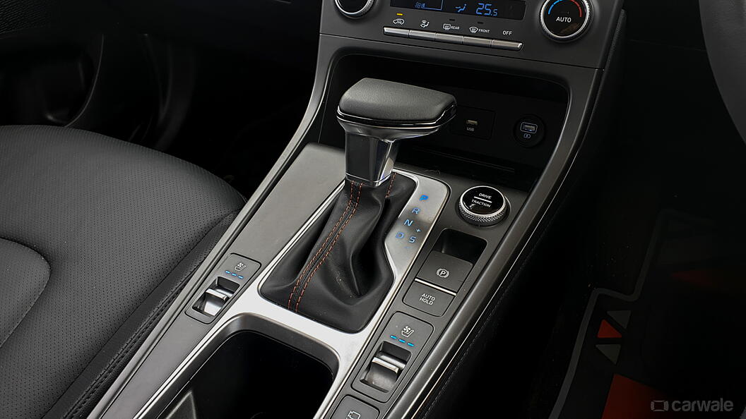 Creta Gear-Lever Image, Creta Photos in India - CarWale