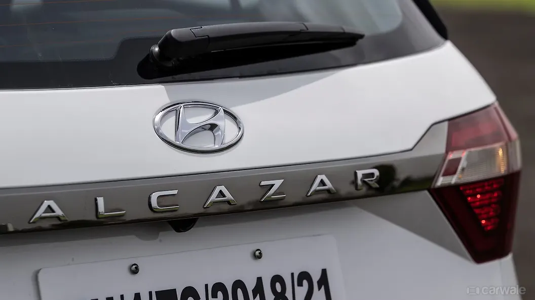 Alcazar Rear Logo Image, Alcazar Photos in India - CarWale