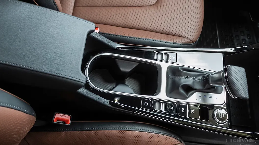 Alcazar Center Console/Centre Console Storage Image, Alcazar Photos in