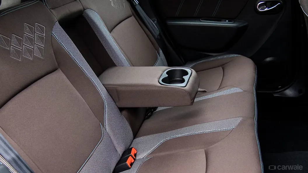 Duster Rear Row Centre Arm Rest Image, Duster Photos in India CarWale