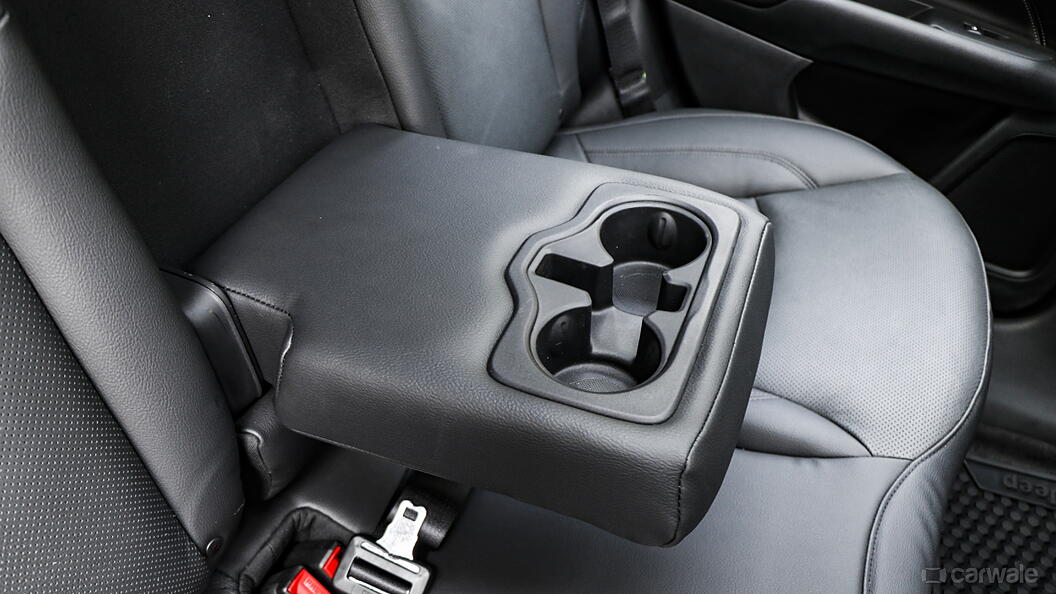 Compass Rear Cup Holders Image, Compass Photos in India - CarWale