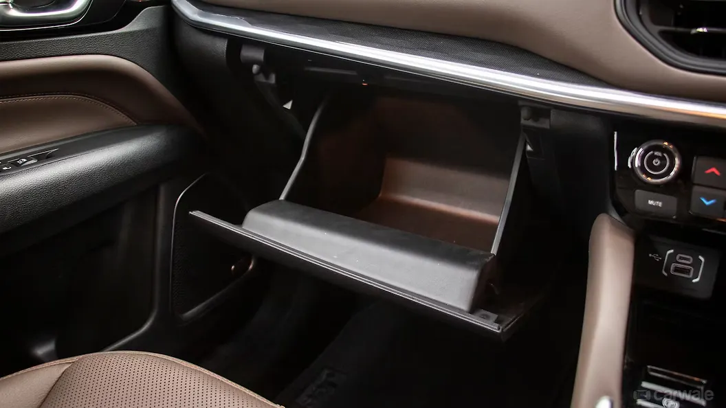 Meridian Glove Box Image, Meridian Photos in India CarWale