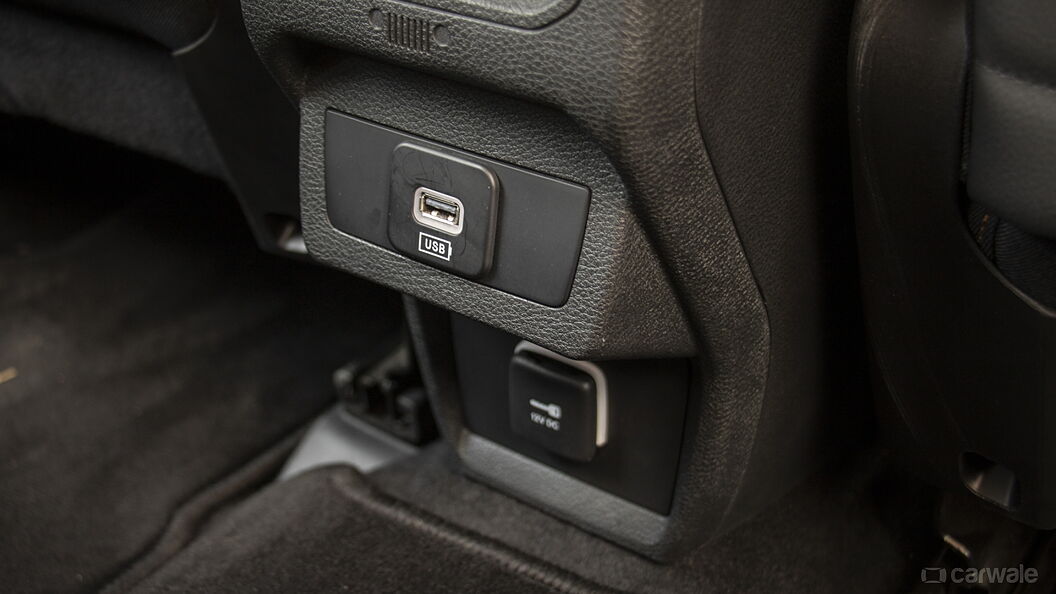 Jeep Meridian Second Row Charging Point