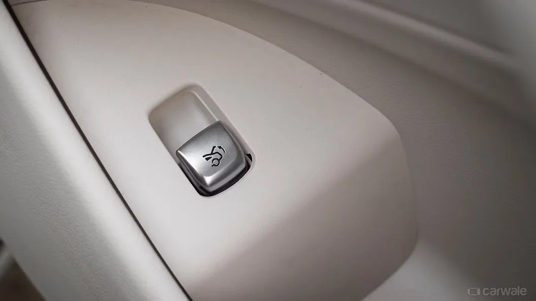 EClass Boot Release Lever/Fuel Lid Release Lever Image, EClass Photos