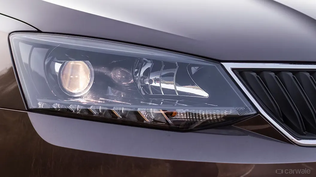 Rapid TSI Headlight Image, Rapid TSI Photos in India CarWale
