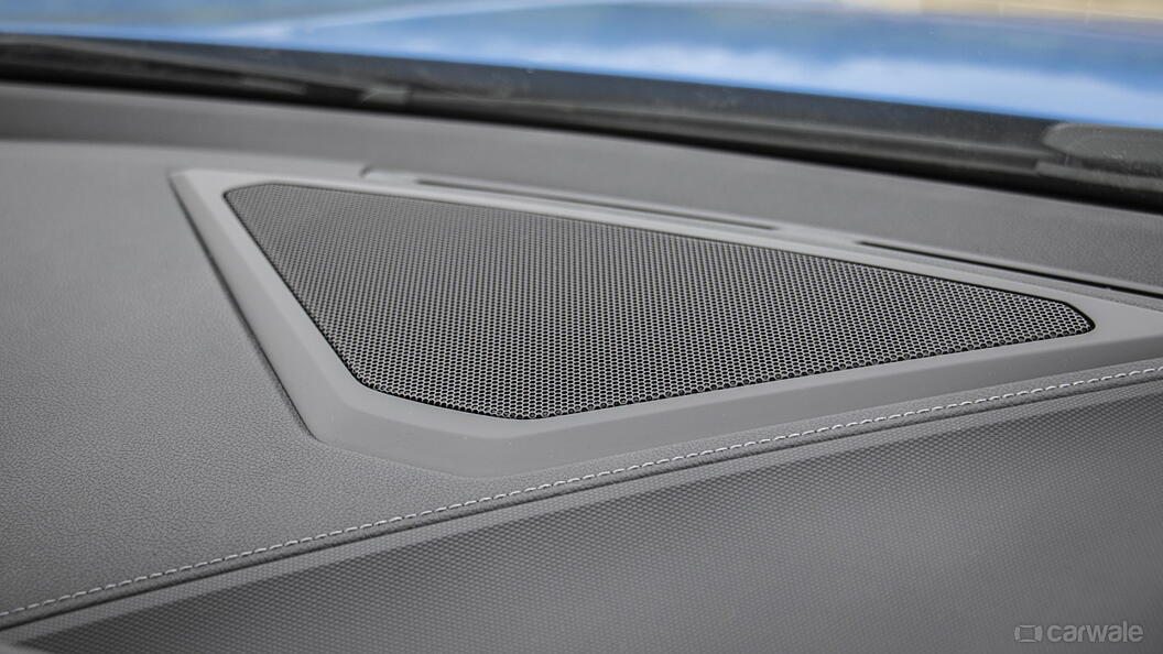 2 Series Gran Coupe Central Dashboard - Top Storage/Speaker Image, 2 ...