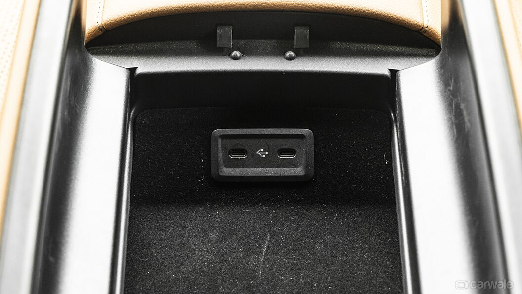Mercedes-Benz S-Class USB Port/AUX/Power Socket/Wireless Charging