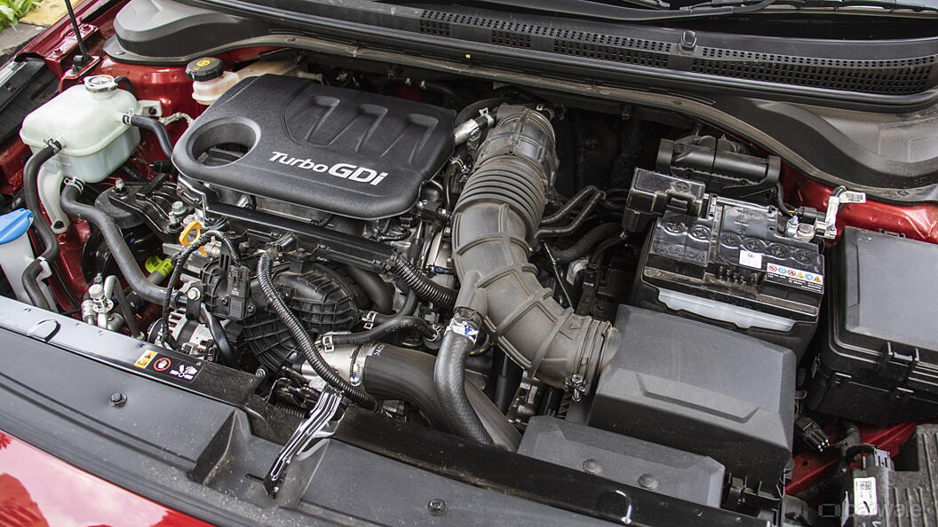 Verna Engine Shot Image, Verna Photos in India - CarWale