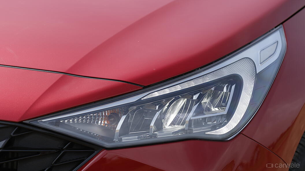 Verna Headlight Image, Verna Photos in India - CarWale