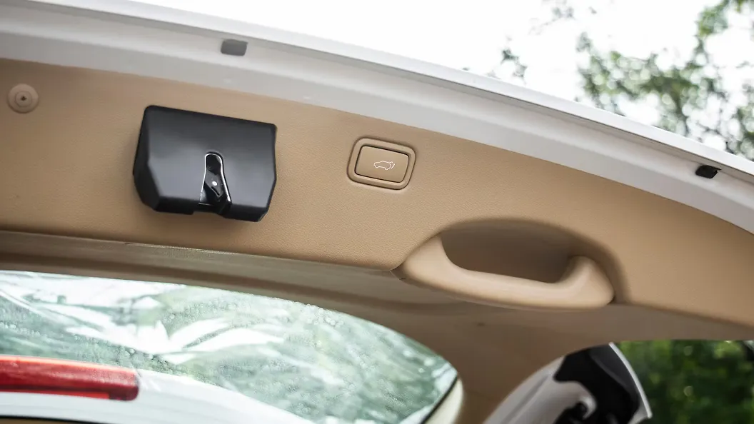 Kia Carnival Images, Interior & Exterior Photo Gallery CarWale