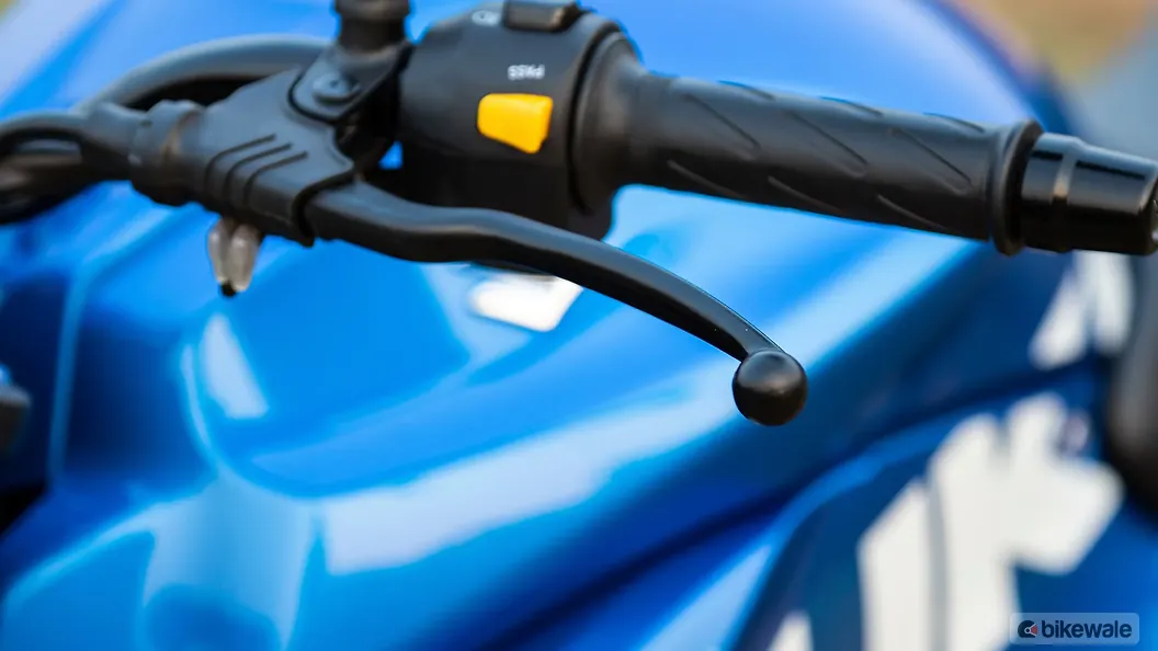 Suzuki Gixxer 250 Front Brake Lever Image BikeWale