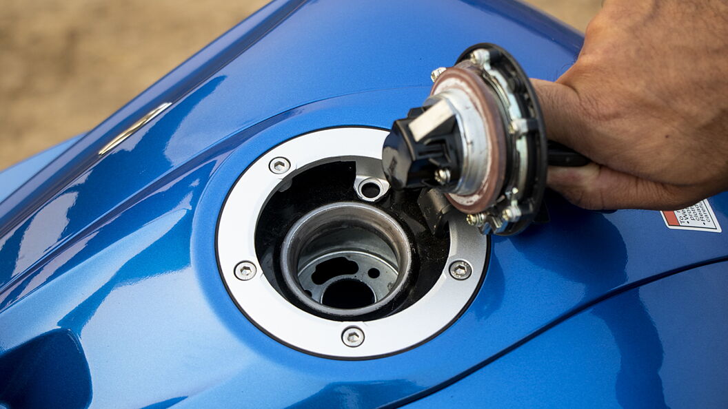 Suzuki gixxer deals fuel tank price