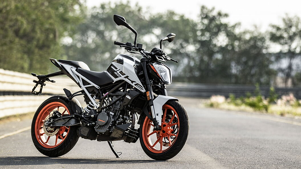 KTM 200 Duke 2021 Side Image BikeWale