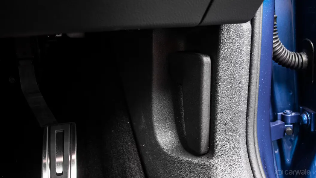 Superb Boot Release Lever/Fuel Lid Release Lever Image, Superb Photos