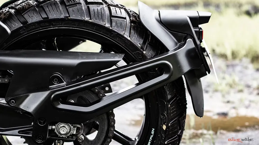 husqvarna-svartpilen-250-rear-tyre-hugger-image-bikewale