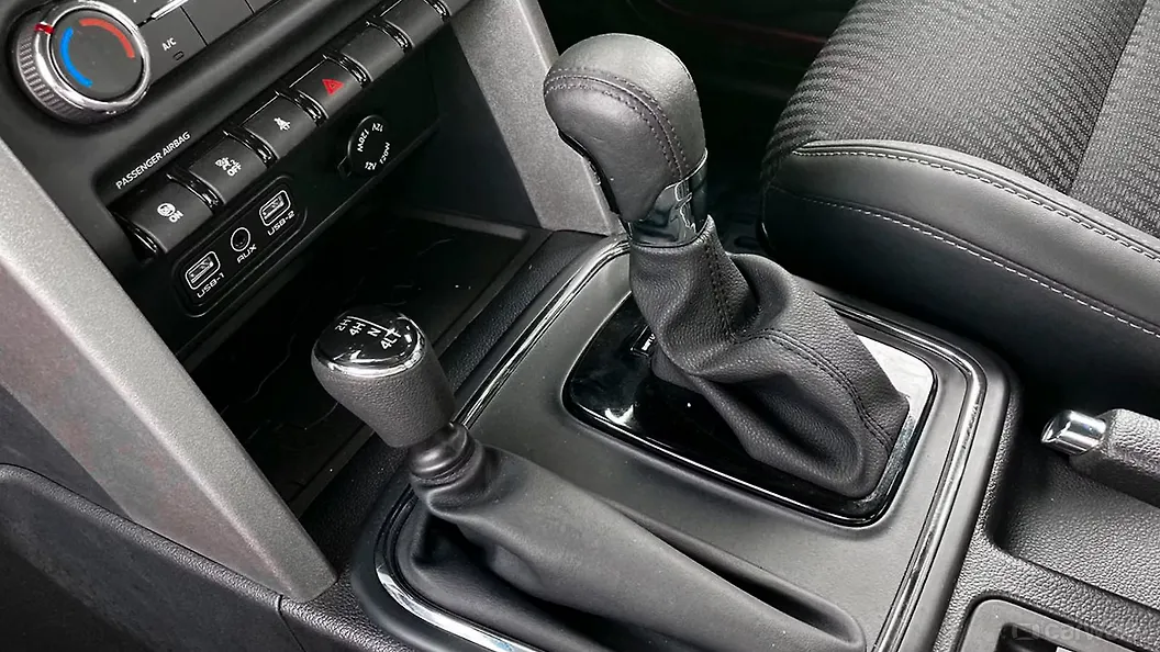 Thar Gear Shifter/Gear Shifter Stalk Image, Thar Photos in India CarWale