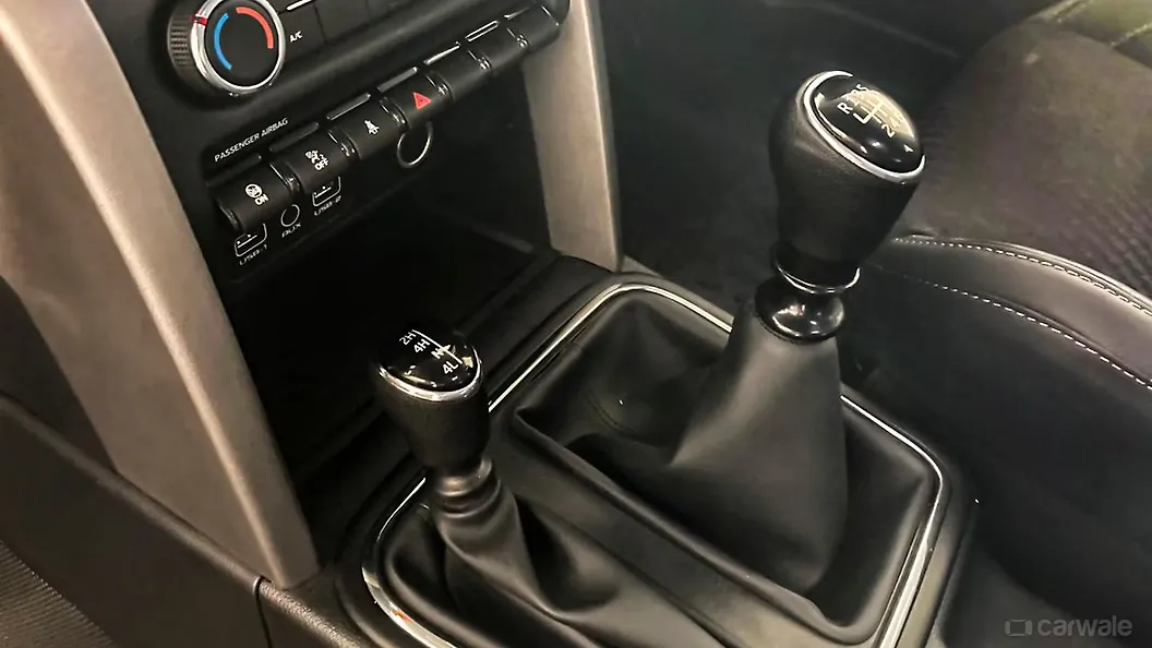 Thar Gear Shifter/Gear Shifter Stalk Image, Thar Photos in India CarWale