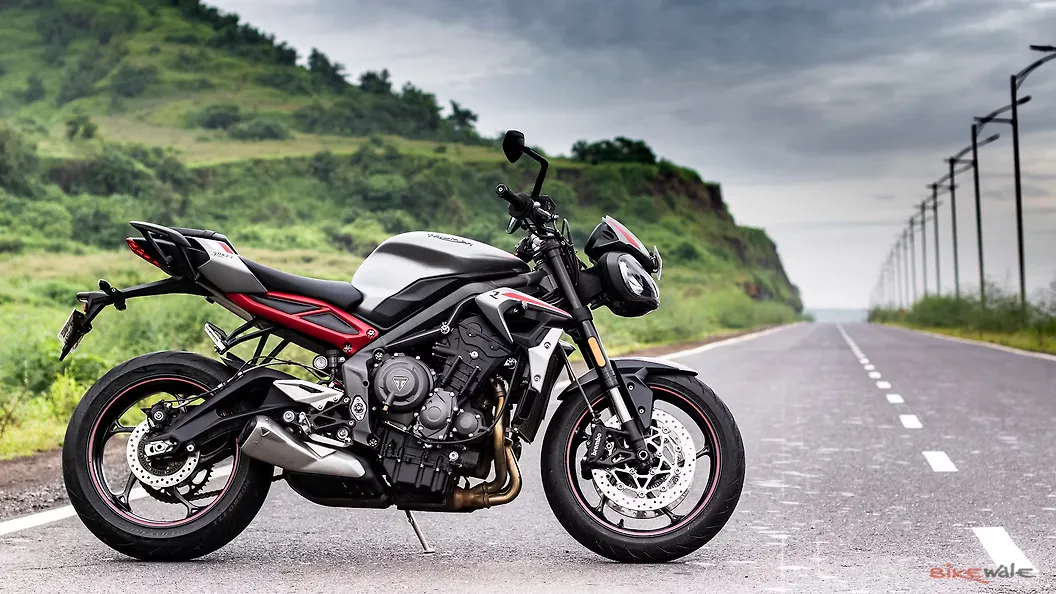 Triumph Street Triple R [2022] Rear View Image – BikeWale