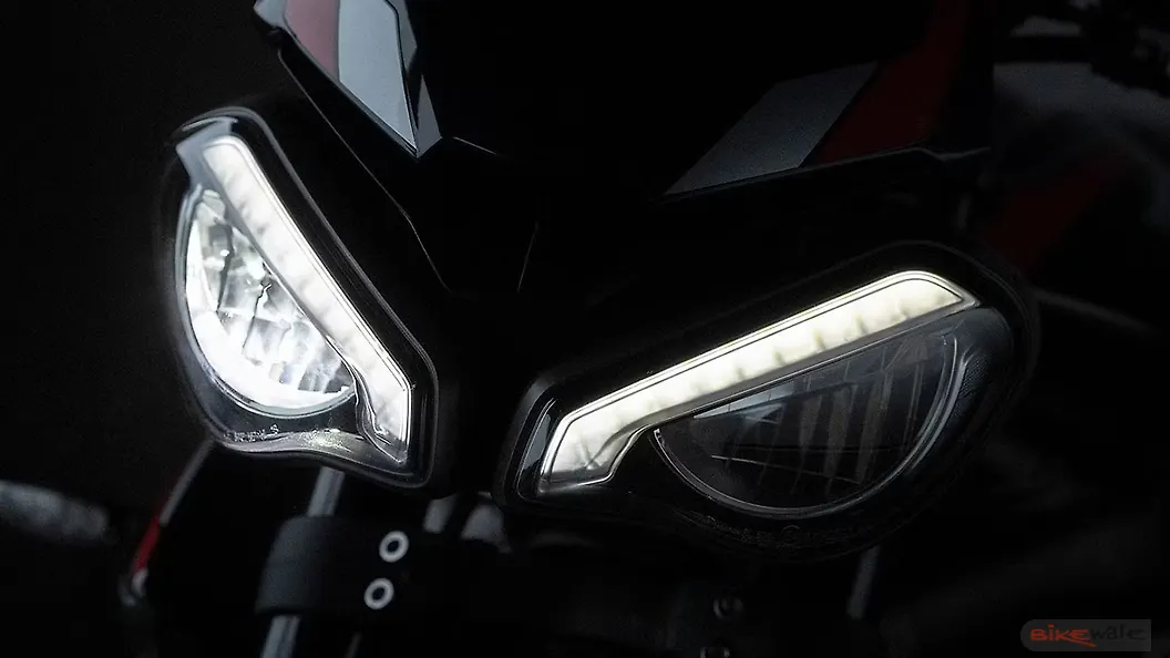 Triumph Street Triple R [2022] Wheels-Tyres Image – BikeWale