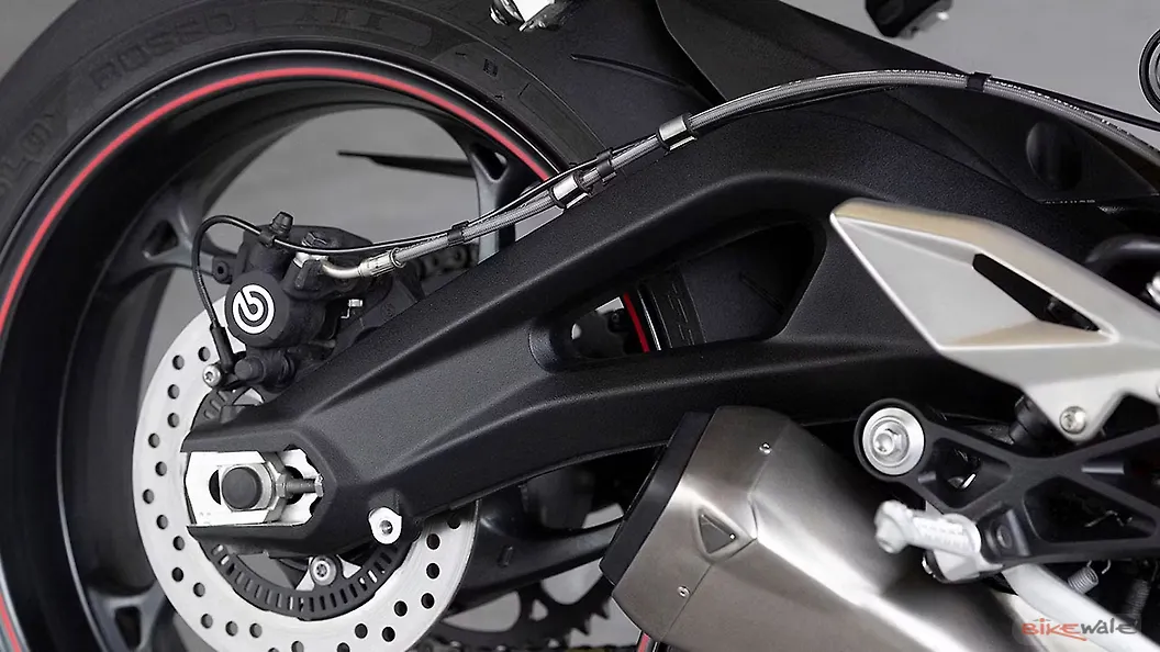 Triumph Street Triple R [2022] Wheels-Tyres Image – BikeWale