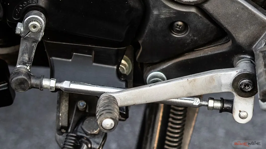 TVS Apache RTR 200 4V Rear Brake Lever Assembly Image – BikeWale