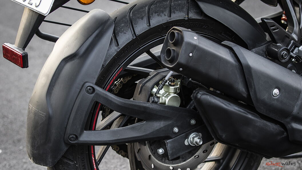 TVS Apache RTR 200 4V Rear Wheel Floting Hugger Image – BikeWale