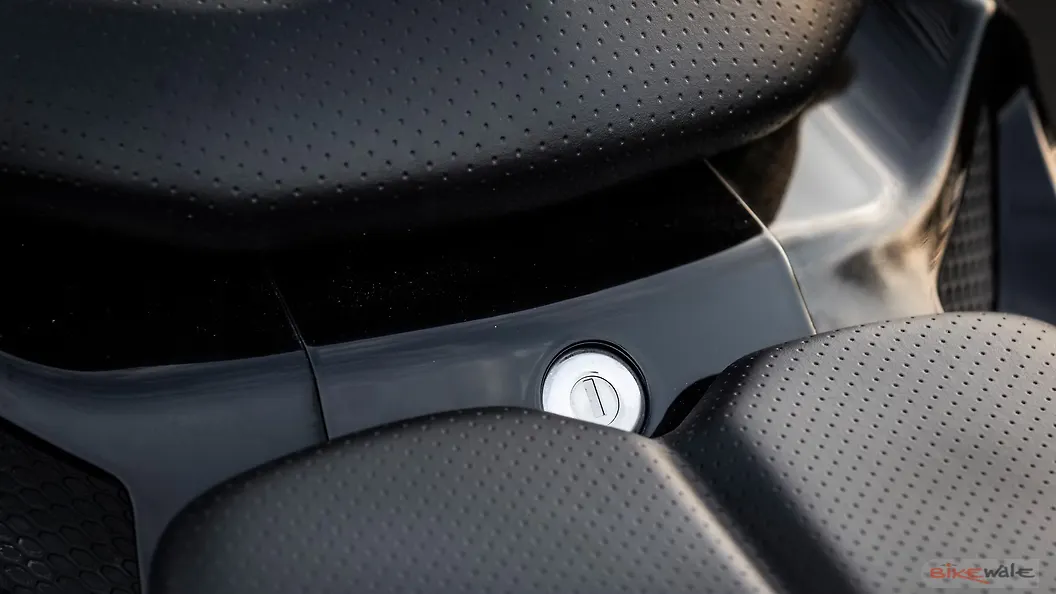 apache 200 4v seat cover