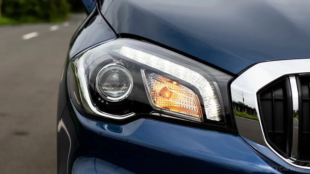 SCross Headlight Image, SCross Photos in India CarWale
