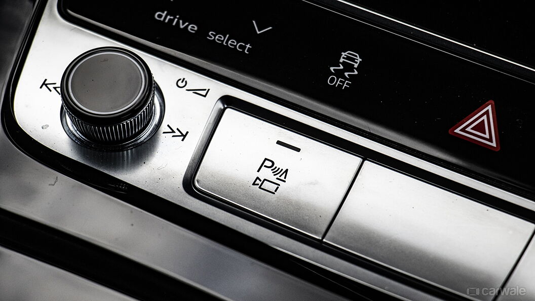Audi Q8 360-Degree Camera Control