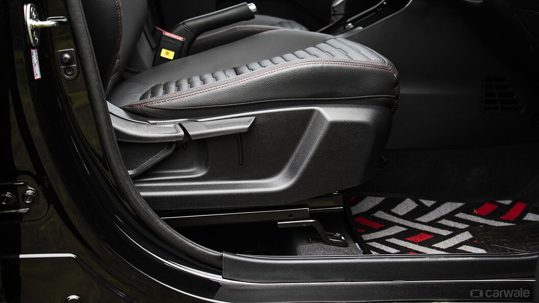 Kia Sonet [2020-2022] Driver's Seat Adjustable under-thigh Support