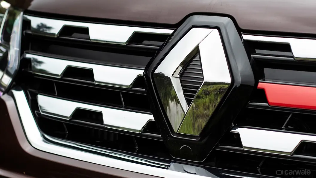 Duster Front Logo Image, Duster Photos in India CarWale