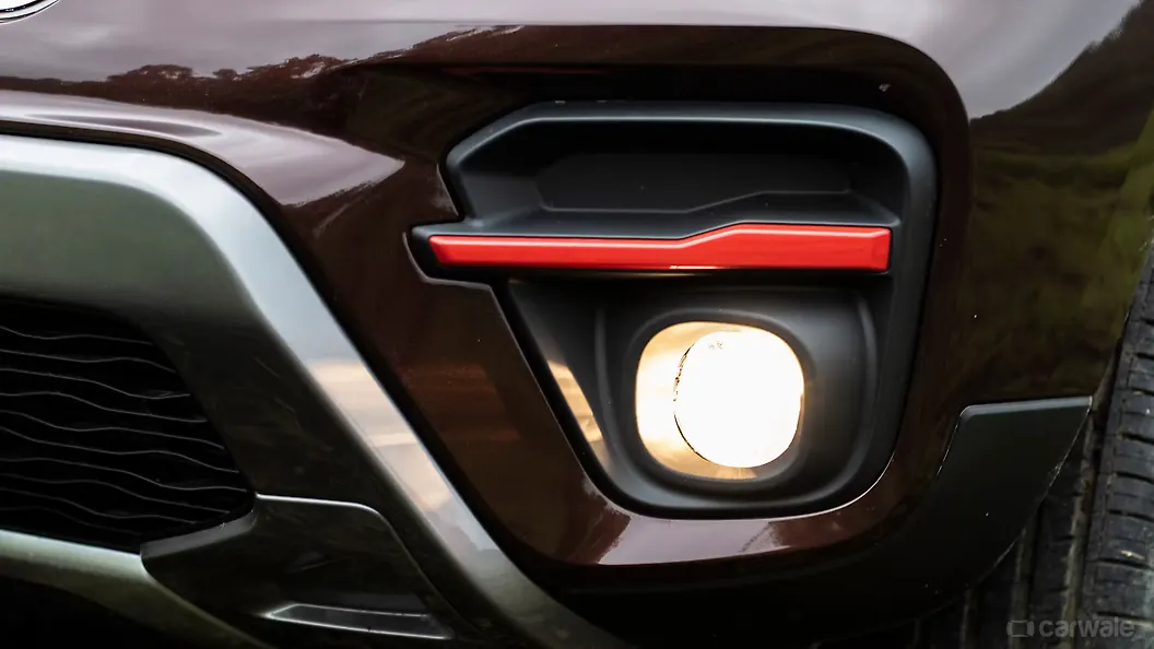 Duster Headlight Image, Duster Photos in India CarWale