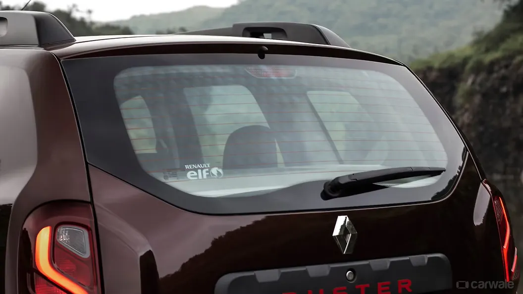 Duster Rear Windshield/Windscreen Image, Duster Photos in India CarWale