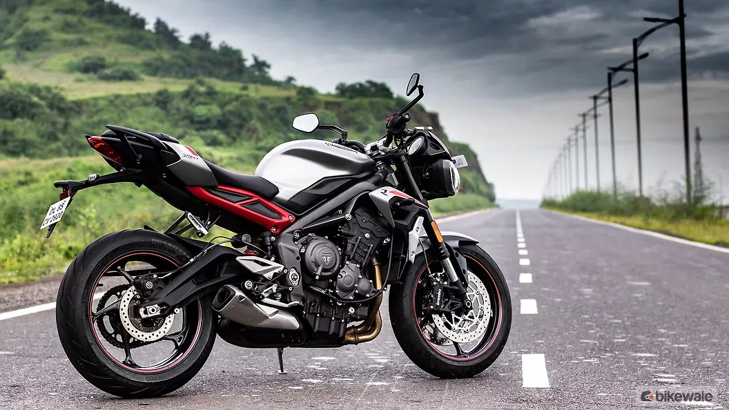 Triumph Street Triple R [2022] Right Side Image – BikeWale