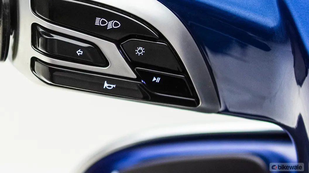 Bajaj Chetak Play Pause Switch for Bluetooth Image – BikeWale