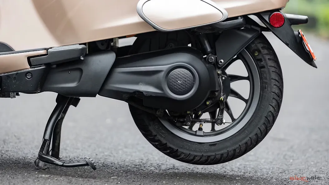 Bajaj Chetak Rear Fender Image – BikeWale