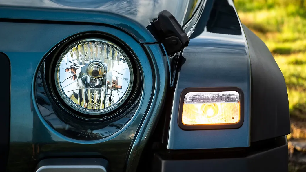 Mahindra thar headlight Clearance