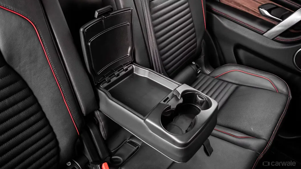 Discovery Sport Second Row Centre Arm Rest Image, Discovery Sport