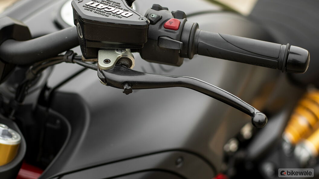 Ducati Diavel 1260 Gear Lever Adjustment Image – BikeWale