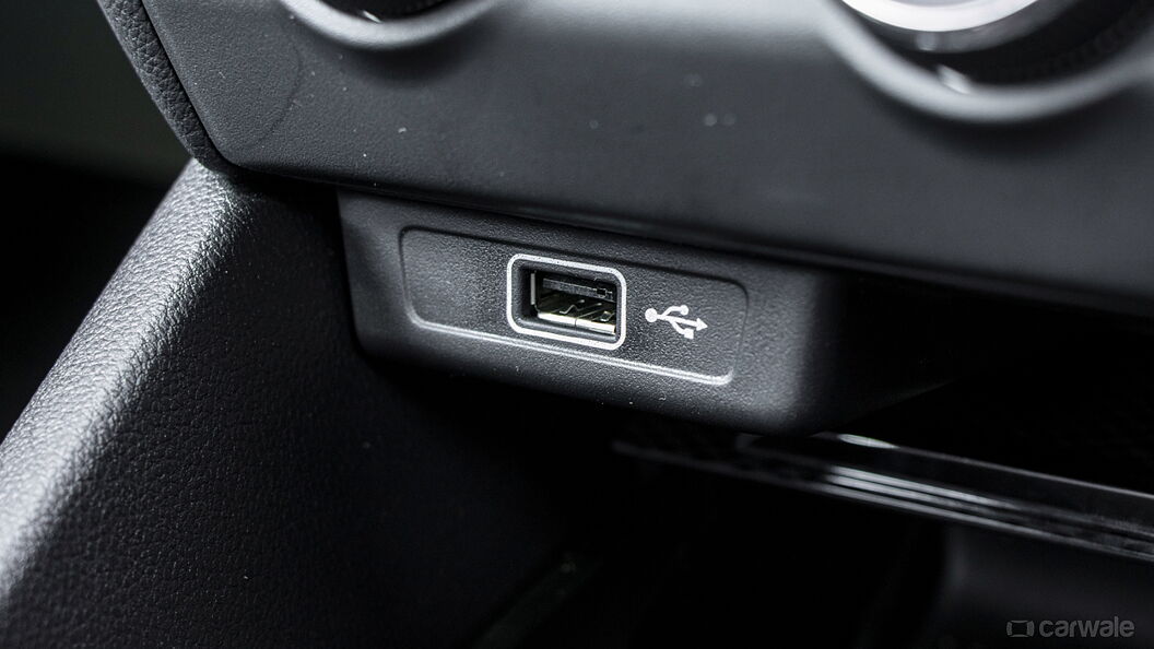 Skoda Octavia RS 245 USB Port/AUX/Power Socket/Wireless Charging