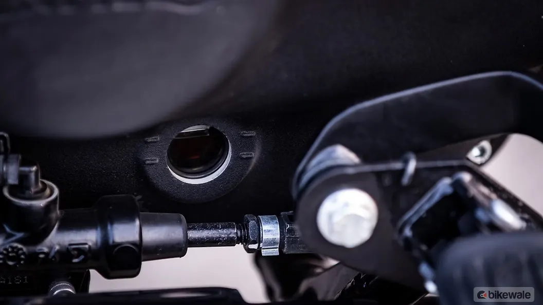 Royal Enfield Meteor 350 Engine Oil Level Indicator Image BikeWale