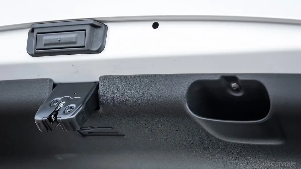 i20 Boot Release Lever/Fuel Lid Release Lever Image, i20 Photos in