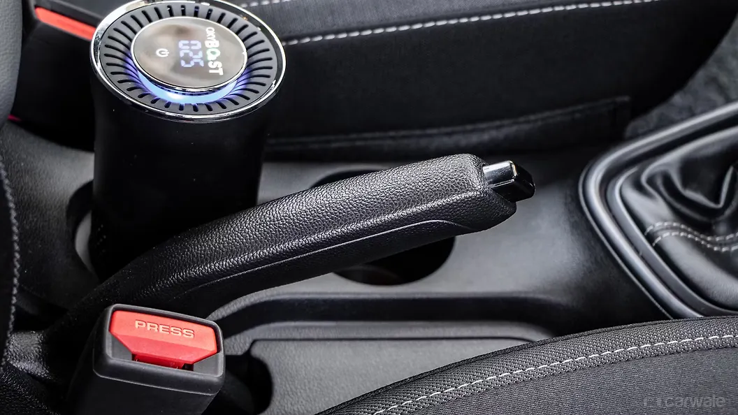 i20 Parking Brake/Emergency Brake Image, i20 Photos in India CarWale